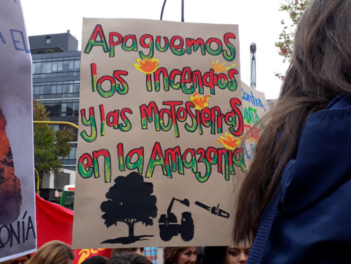 Colombianos_protestan_ante_embajada_Brasil_por_incendios_Amazonia